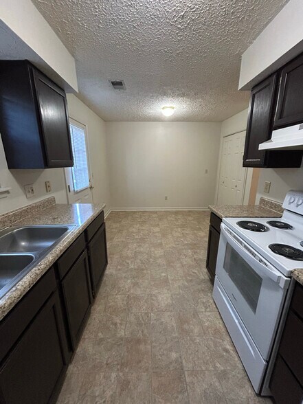 Building Photo - 105 O Roark Ave