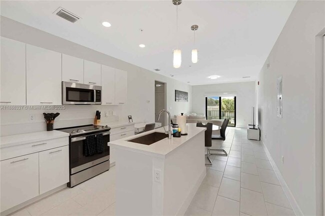 Building Photo - 8167 NW 41st St