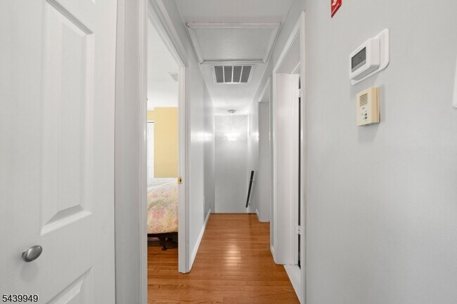 Building Photo - 32 Montville Ave
