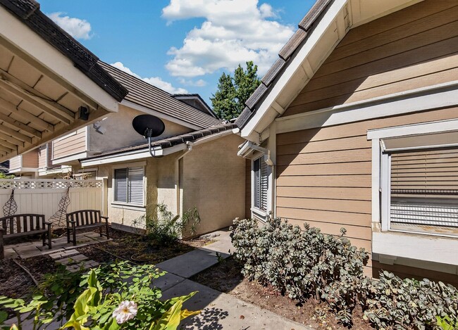 Building Photo - Beautiful Remodeled 2-Bedroom Single-Story Condo