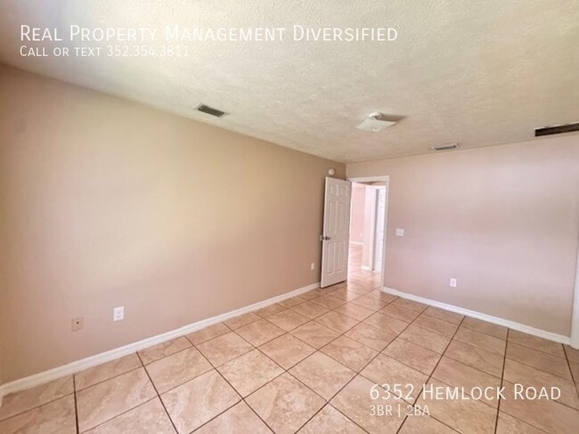 Building Photo - 6352 Hemlock Rd