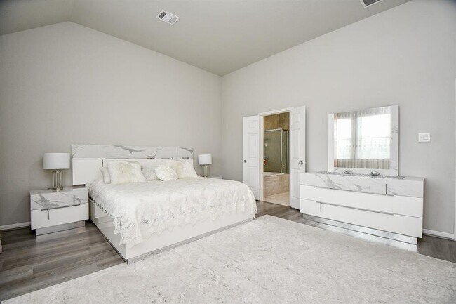 Building Photo - 2707 Dry Creek Dr