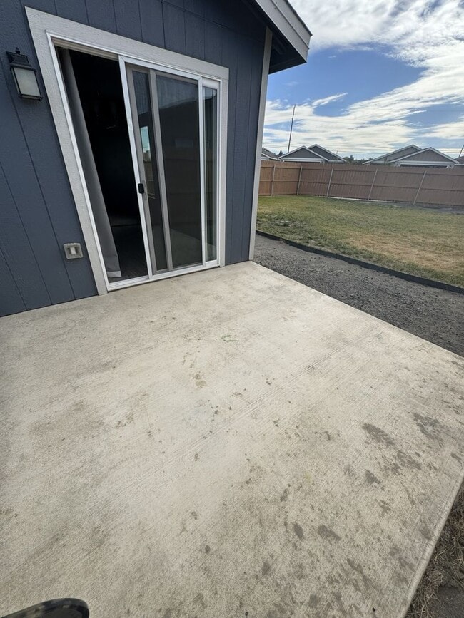 Building Photo - Open Concept Living