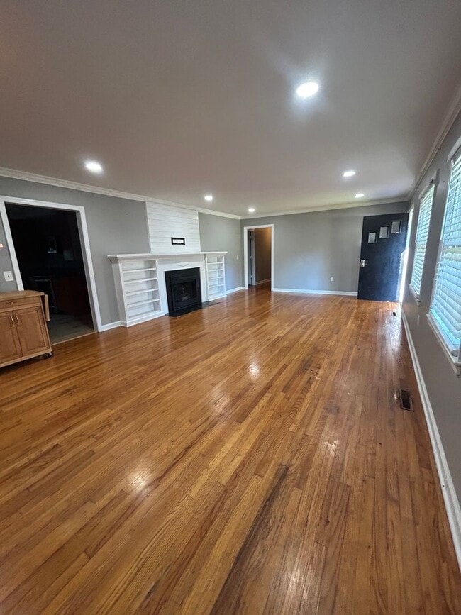 Building Photo - Beautiful updated 4 Bedroom, 3 Bath Ranch ...