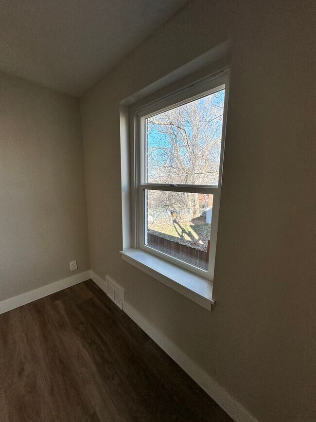 Building Photo - Darling remodeled 5 bedroom 2 bathroom home in the heart of Ogden