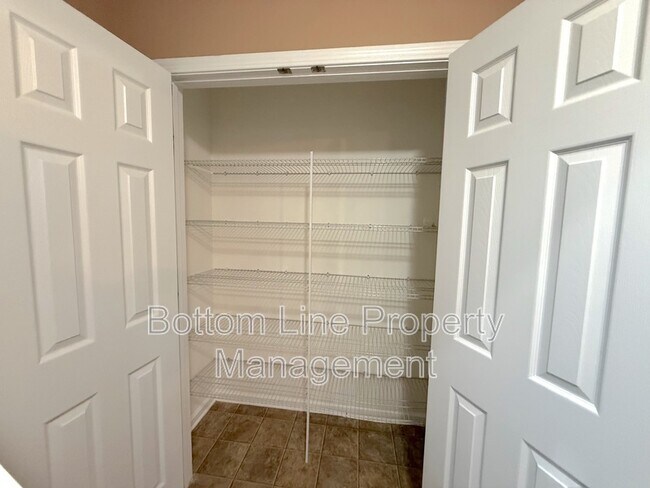 Building Photo - 1521 Van Ness Ln