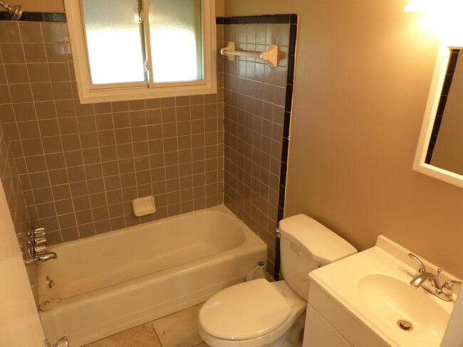 Building Photo - 7571 Pardee Rd