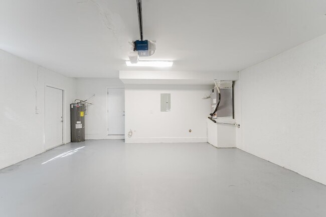 Building Photo - 665 Jeffery St