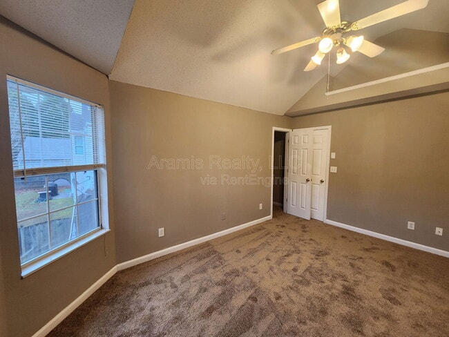 Building Photo - 5886 Ravensway Dr