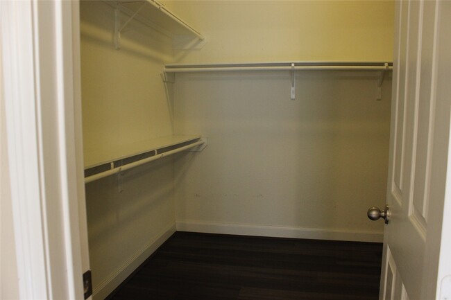 Building Photo - 8727 Stoney Brook Ln