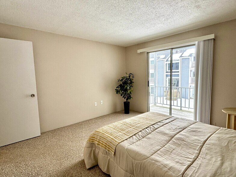 Building Photo - 18 Walden Dr