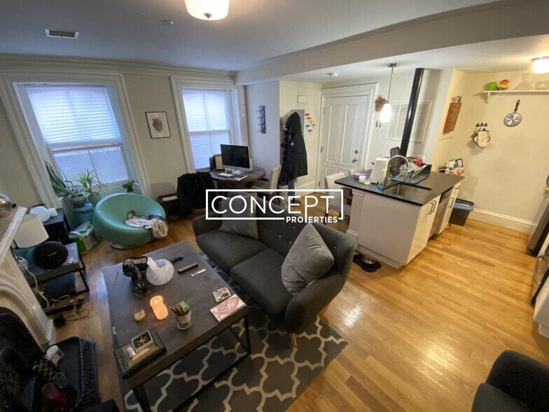 Building Photo - 658 Massachusetts Ave