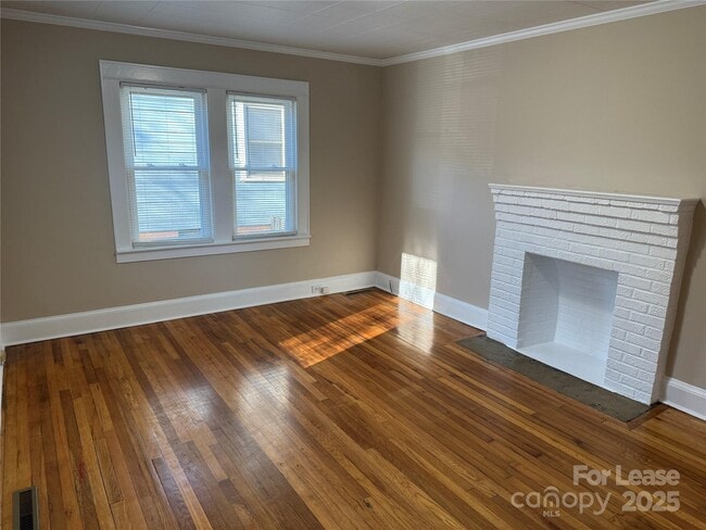 Building Photo - 445 Reynolda Dr