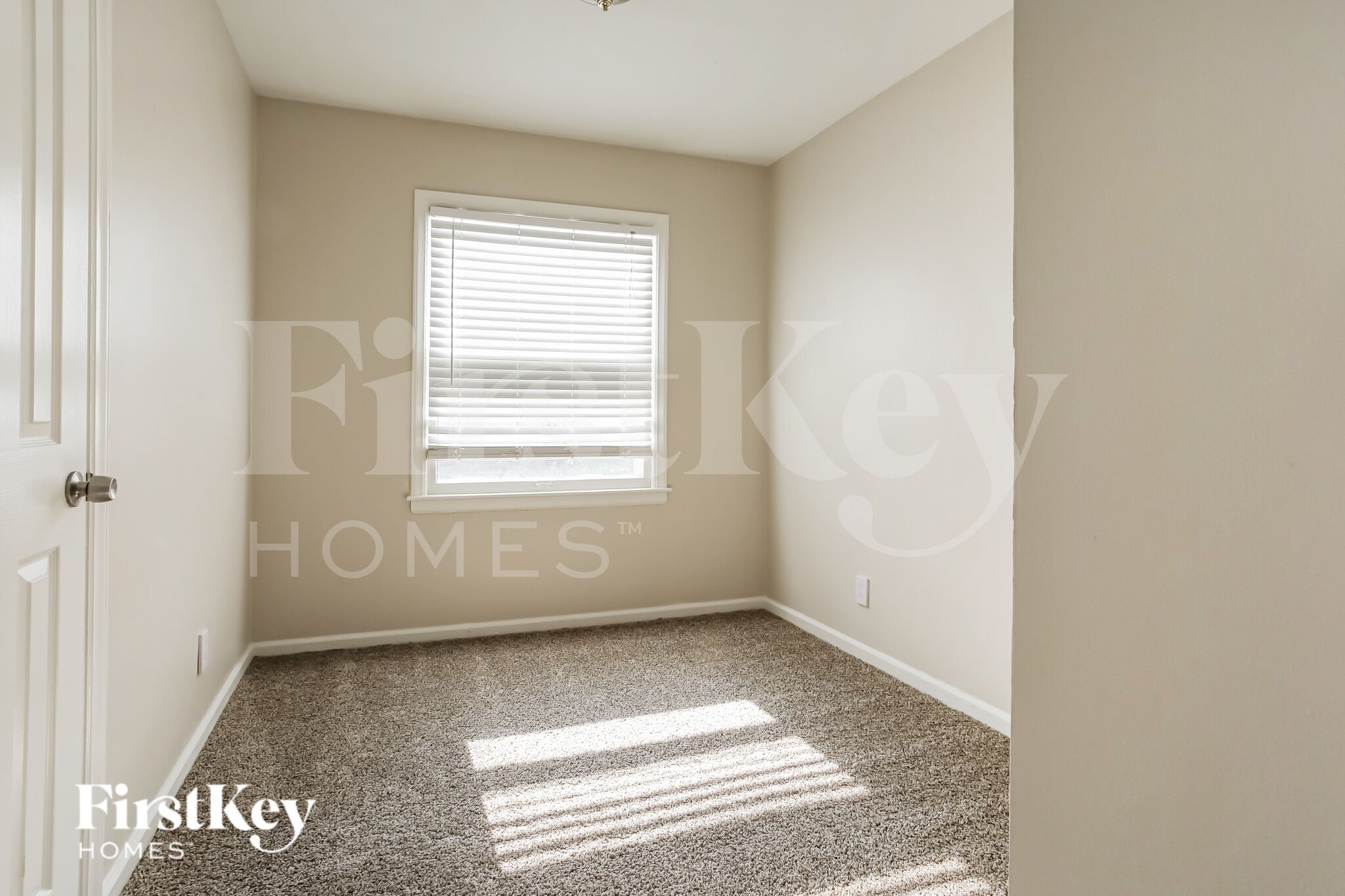 Building Photo - 6004 Farley Ave