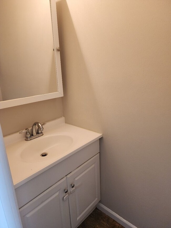 Building Photo - COMING SOON - TOWNHOUSE IN NEWARK/BEAR AREA