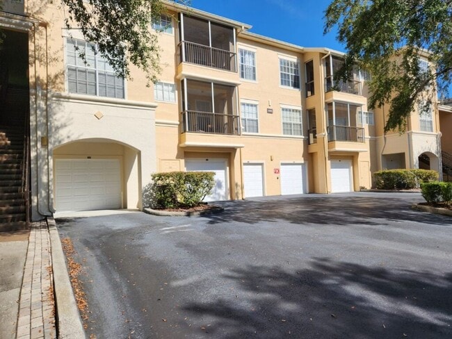 Building Photo - Luxurious condo in Tampa Palms