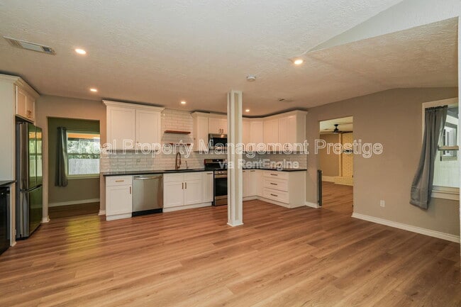 Building Photo - 2113 21st Ave N