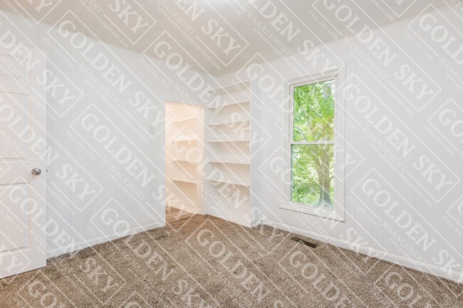 Building Photo - 628 W Memorial Dr