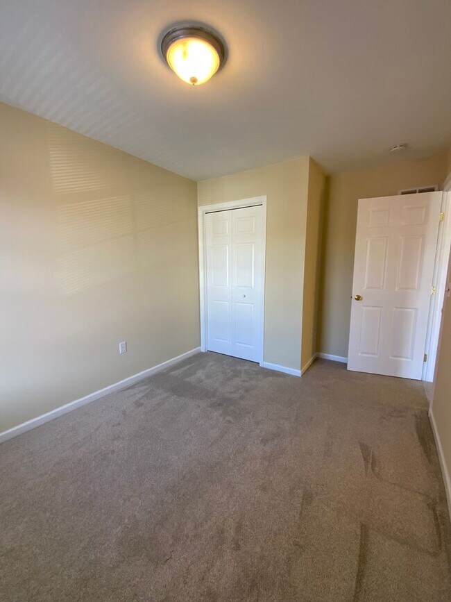 Building Photo - Great town home in Sterling Place