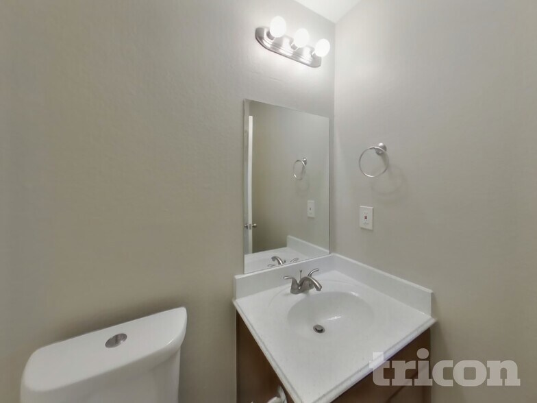 Building Photo - 50 Larkspur Dr