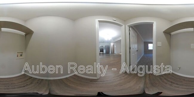 Building Photo - 2517 Kensington Dr E