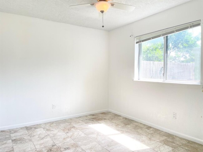Building Photo - 1603 Brook Meadow Dr