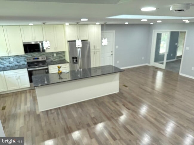 Building Photo - 7810 Newington Woods Dr