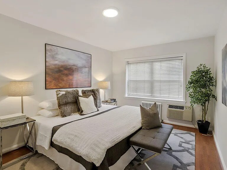 Building Photo - 7036 Strathmore St