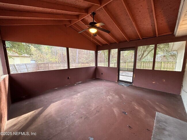 Building Photo - 9612 Clinton Corners Dr