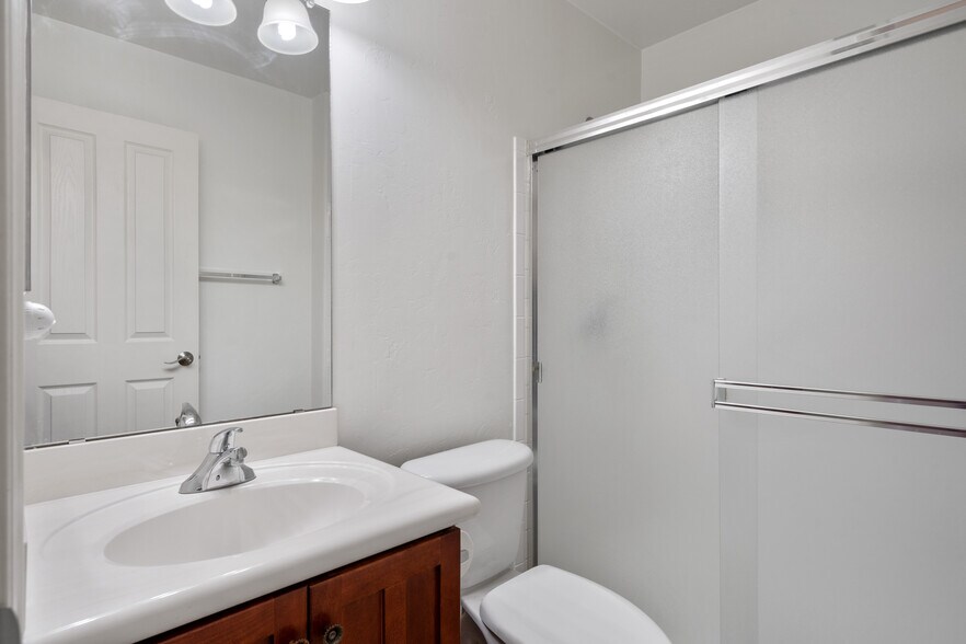 bathroom 3 (front of home) - 10825 S Fairway Point Ct
