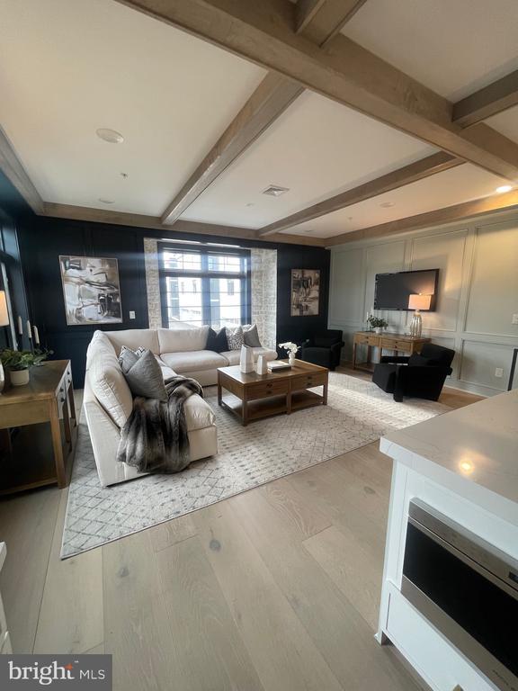 Building Photo - 7519R Ridge Ave