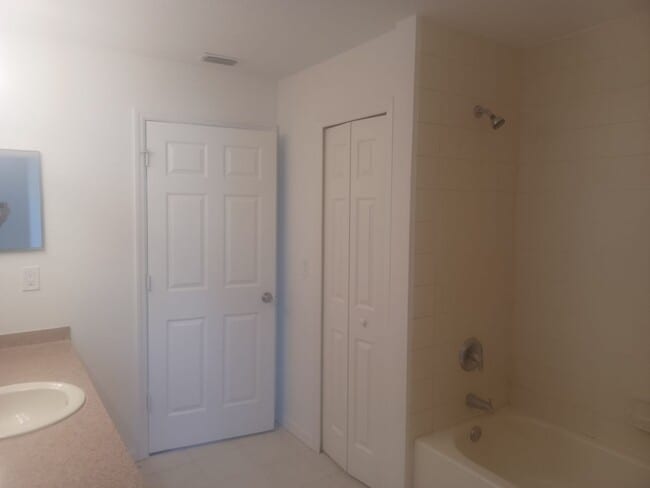 Building Photo - Freshly painted interior and BRAND NEW LVP...