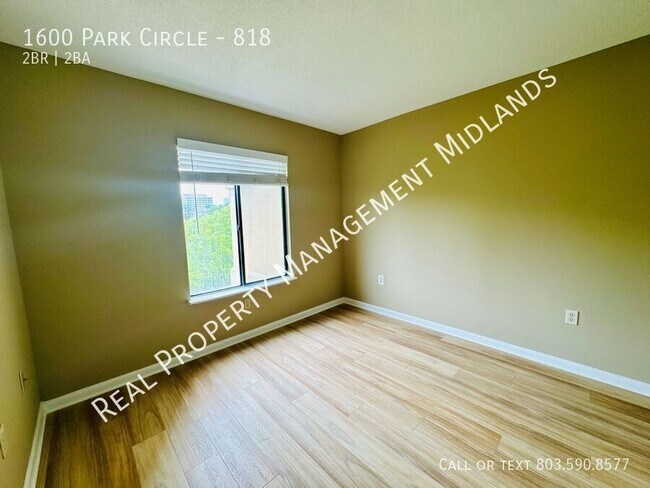 Building Photo - 1600 Park Cir