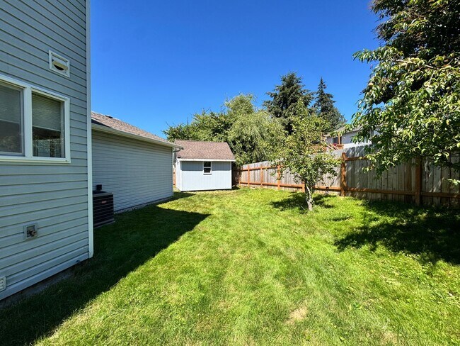 Building Photo - Fully updated 3 bed/2.5 bath home