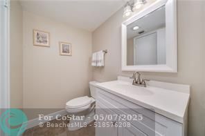 Building Photo - 9000 Jacaranda Ln