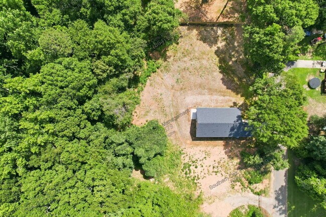 Building Photo - 209 Poplar Ln
