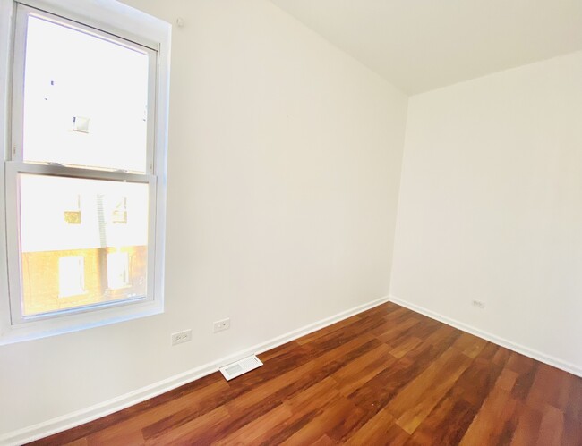 Building Photo - 2647 W 35th St