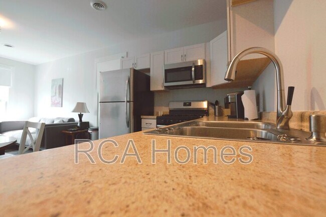 Building Photo - 1112 Pleasant St