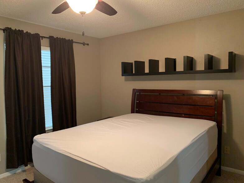 Building Photo - 2300 Old Spanish Trl