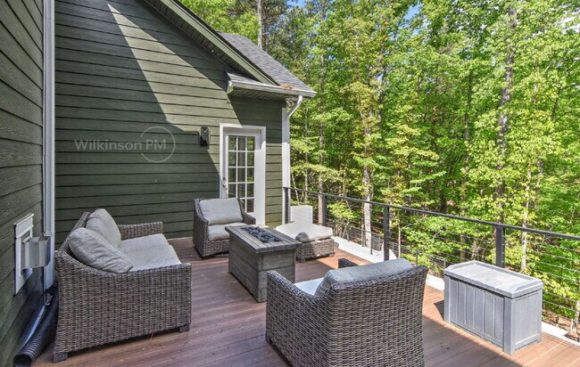 Building Photo - The Finest Furnished Upscale Executive Home, an Exquisite Luxury Rental, in Tega Cay for the Disc...