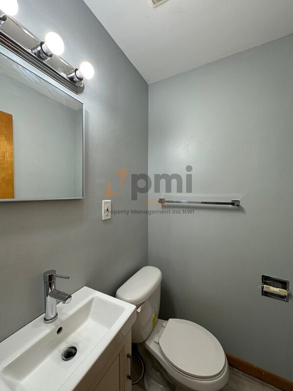 Building Photo - 202 E 68th Pl