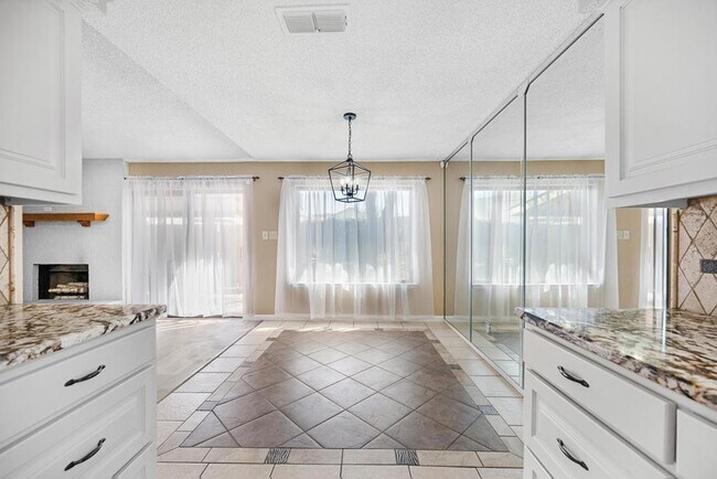 Building Photo - 105 Quail Run