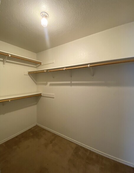 Building Photo - 3300 Toledo Dr