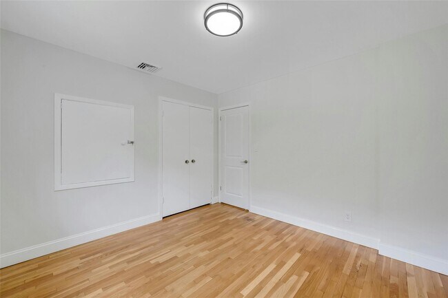 Building Photo - 77 Greenwood Ln