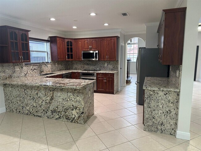 Building Photo - 5120 SW 159th Ave