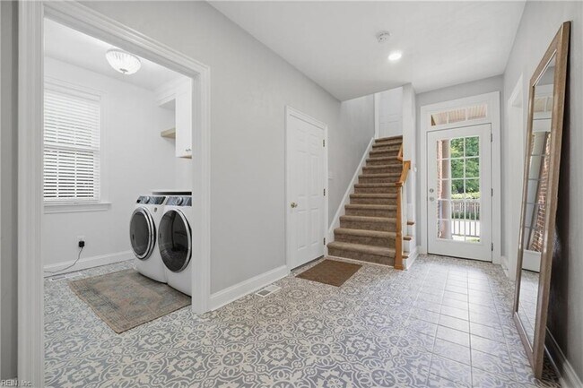 Building Photo - 2320 Perez Way