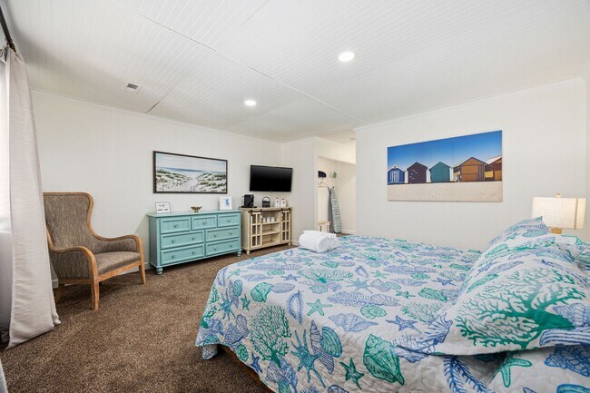 Building Photo - All Inclusive Seasonal Rental Available Oc...