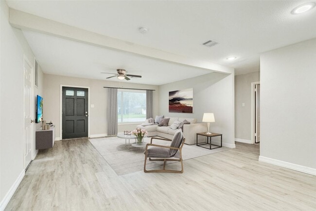 Building Photo - Recently Renovated 4-Bedroom Home with Mod...