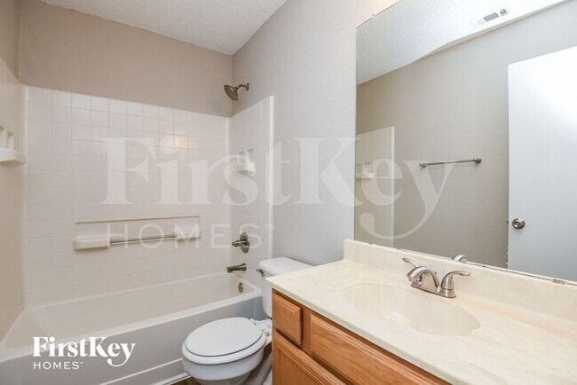 Building Photo - 609 Hollyberry Dr