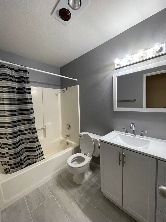 Building Photo - Mesa Circle Drive Townhouse with Loft!